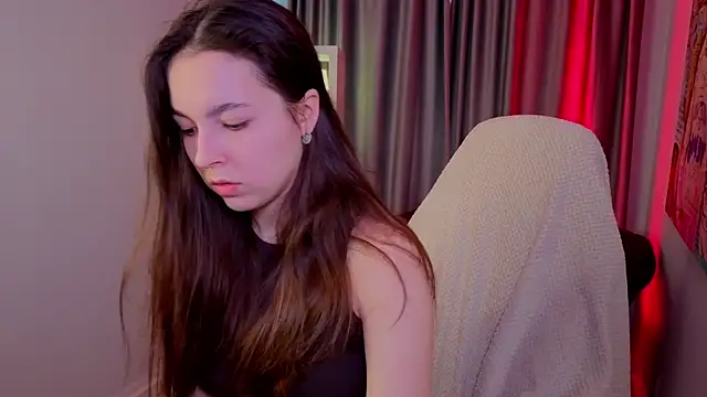 Snapshot of BellaThery chatting on July 11, 4:48 am BellaThery online show from July 11, 4:48 am