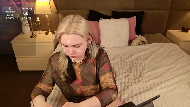 Ivy Marlowe online show from June 7, 5:33 am