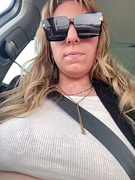 Snapshot of TiffyRose chatting on March 24, 9:47 am TiffyRose online show from March 24, 9:47 am