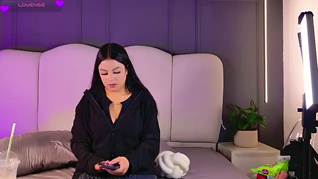 Snapshot of BrunaMonroee chatting on March 18, 2:20 pm BrunaMonroee online show from March 18, 2:20 pm