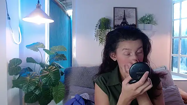 Snapshot of milk_chloe_ chatting on March 16, 1:26 pm milk chloe online show from March 16, 1:26 pm