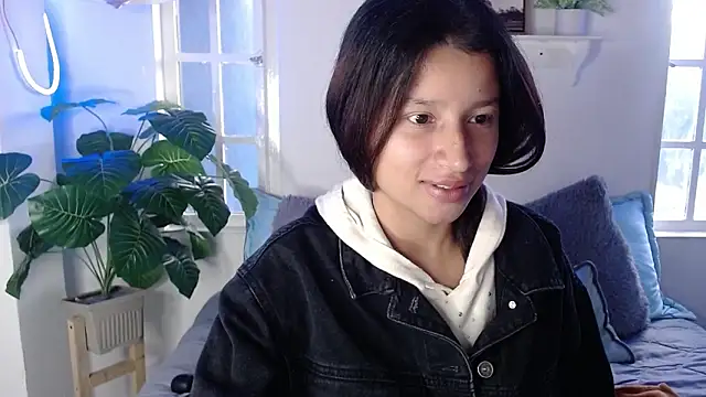 Snapshot of milk_chloe_ chatting on March 20, 1:27 pm milk chloe online show from March 20, 1:27 pm