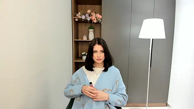 Snapshot of KerrieWeigel chatting on February 21, 9:21 am KerrieWeigel online show from February 21, 9:21 am