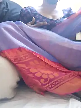 Snapshot of Tamil_Romantic_couple chatting on February 21, 9:10 am Tamil Romantic couple online show from February 21, 9:10 am