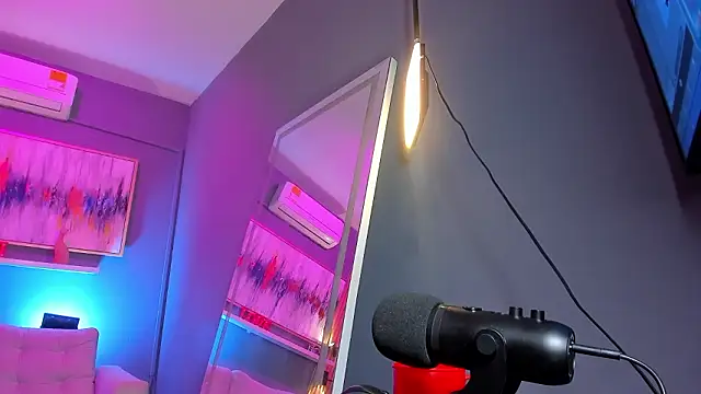 Snapshot of janinne_lu chatting on March 13, 11:17 am janinne lu online show from March 13, 11:17 am