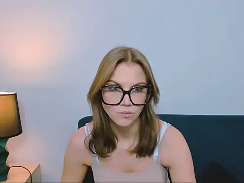 StormiSmooth online show from March 4, 3:40 pm