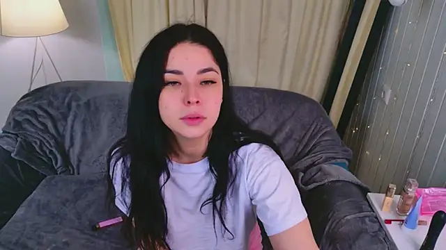 Erika Moan  online show from April 3, 6:00 am