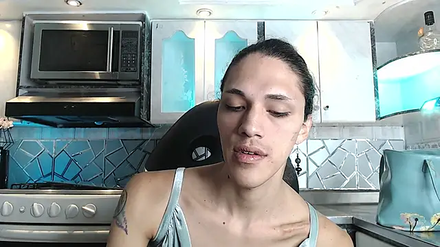 Snapshot of CrisOzzz chatting on May 28, 5:21 pm CrisOzzz online show from May 28, 5:21 pm