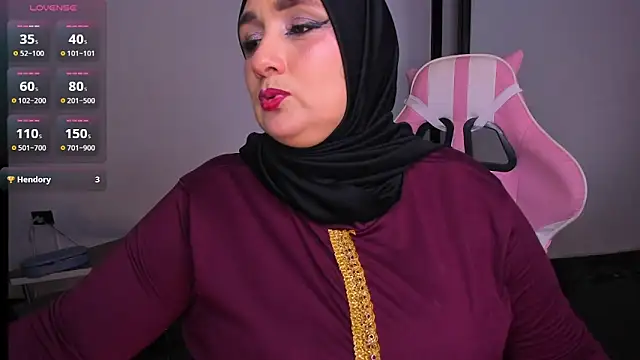 Snapshot of HijabiMilff chatting on June 6, 3:28 pm HijabiMilff online show from June 6, 3:28 pm