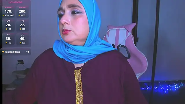 Snapshot of HijabiMilff chatting on June 11, 3:43 pm HijabiMilff online show from June 11, 3:43 pm