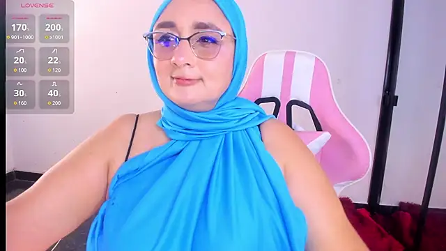 Snapshot of HijabiMilff chatting on June 23, 4:38 pm HijabiMilff online show from June 23, 4:38 pm