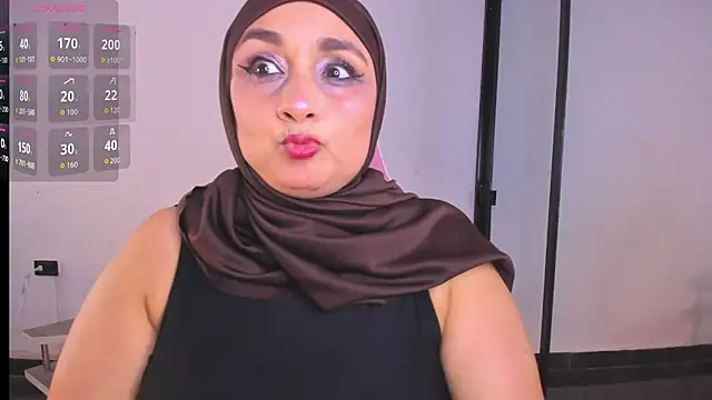 HijabiMilff online show from June 26, 5:39 pm