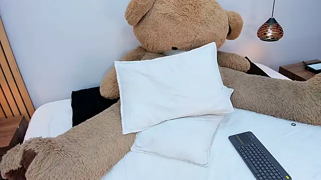 Snapshot of SusiMendez chatting on March 8, 2:04 am SusiMendez online show from March 8, 2:04 am