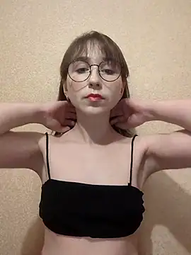 Snapshot of Ella17582 chatting on March 4, 9:32 pm Ella17582 online show from March 4, 9:32 pm