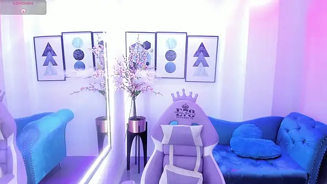 Chloe meoww online show from July 31, 12:04 pm