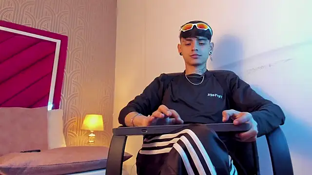 Snapshot of Dominic_Foxx chatting on March 19, 1:48 pm Dominic Foxx online show from March 19, 1:48 pm