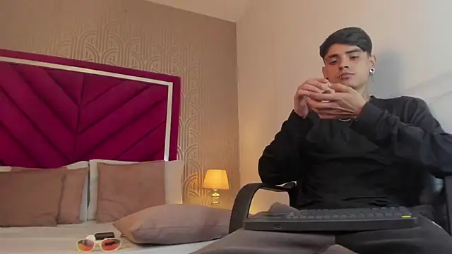 Snapshot of Dominic_Foxx chatting on March 23, 3:38 pm Dominic Foxx online show from March 23, 3:38 pm