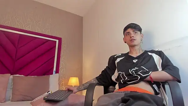 Snapshot of Dominic_Foxx chatting on March 25, 4:57 pm Dominic Foxx online show from March 25, 4:57 pm