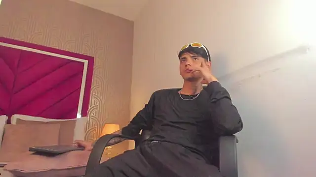 Snapshot of Dominic_Foxx chatting on March 28, 8:52 pm Dominic Foxx online show from March 28, 8:52 pm