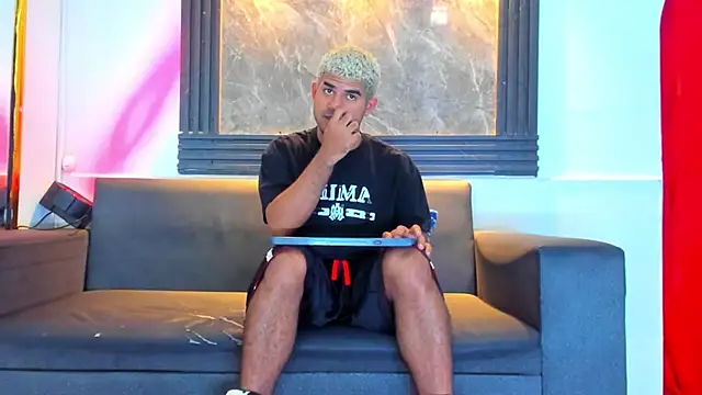 Snapshot of Latins_on_fire chatting on March 2, 7:10 pm Latins on fire online show from March 2, 7:10 pm