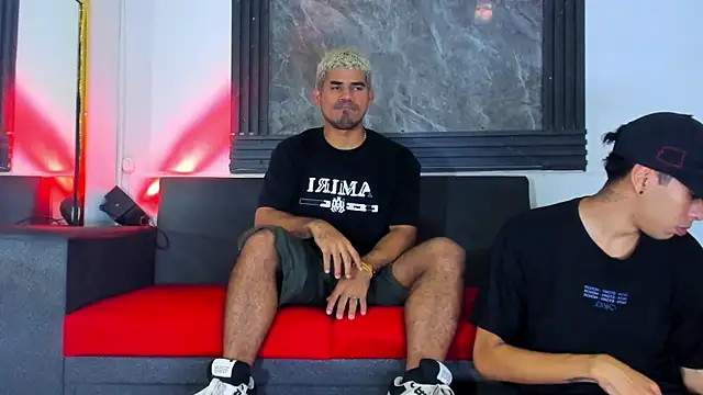 Snapshot of Latins_on_fire chatting on March 4, 7:53 pm Latins on fire online show from March 4, 7:53 pm