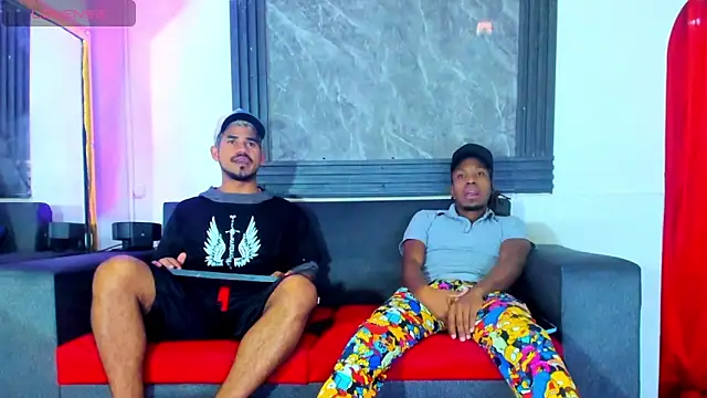 Snapshot of Latins_on_fire chatting on March 17, 12:41 pm Latins on fire online show from March 17, 12:41 pm