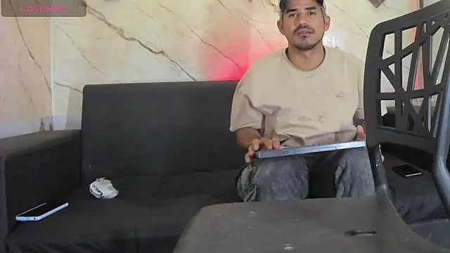 Snapshot of Latins_on_fire chatting on March 18, 1:36 pm Latins on fire online show from March 18, 1:36 pm