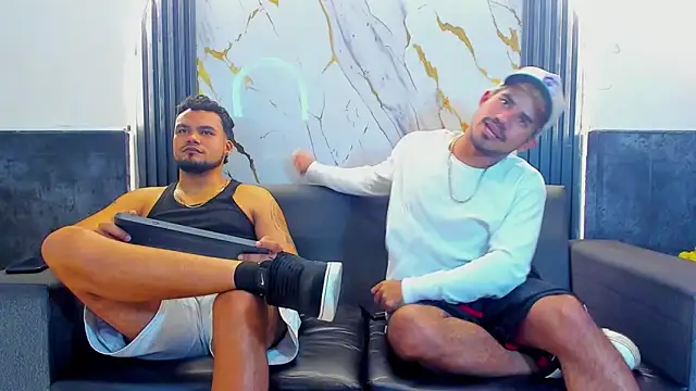 Snapshot of Latins_on_fire chatting on March 20, 1:54 am Latins on fire online show from March 20, 1:54 am