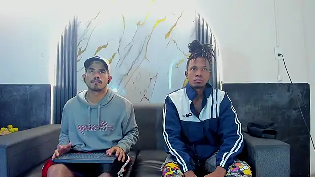 Snapshot of Latins_on_fire chatting on March 21, 12:10 pm Latins on fire online show from March 21, 12:10 pm