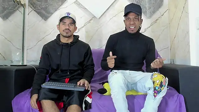 Snapshot of Latins_on_fire chatting on March 22, 12:19 pm Latins on fire online show from March 22, 12:19 pm