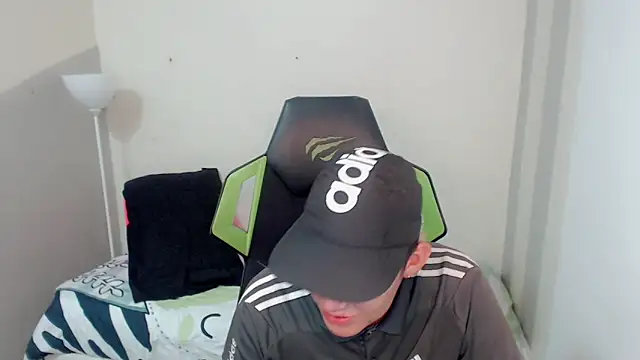 Snapshot of Street_poemm_ chatting on March 6, 9:33 pm Street poemm online show from March 6, 9:33 pm