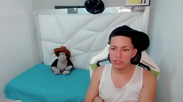 Snapshot of Street_poemm_ chatting on March 8, 10:13 pm Street poemm online show from March 8, 10:13 pm