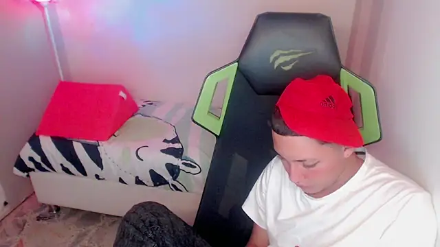 Snapshot of Street_poemm_ chatting on March 9, 10:25 pm Street poemm online show from March 9, 10:25 pm