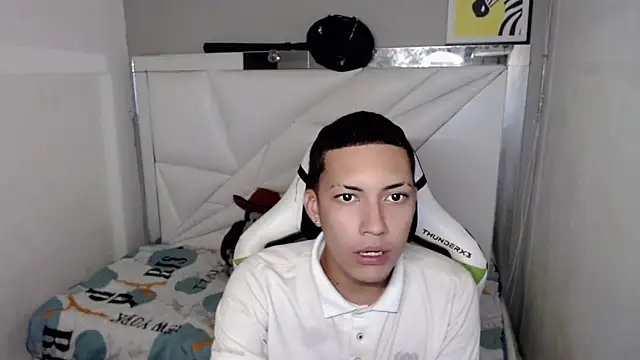 Snapshot of Street_poemm_ chatting on March 14, 3:45 am Street poemm online show from March 14, 3:45 am