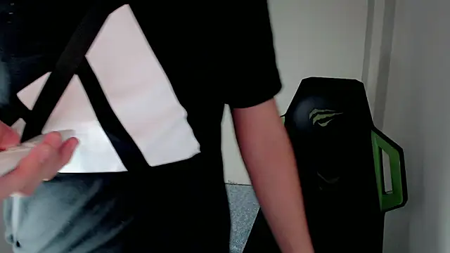 Snapshot of Street_poemm_ chatting on March 15, 8:37 pm Street poemm online show from March 15, 8:37 pm