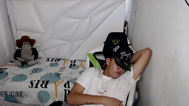 Snapshot of Street_poemm_ chatting on March 18, 10:18 am Street poemm online show from March 18, 10:18 am