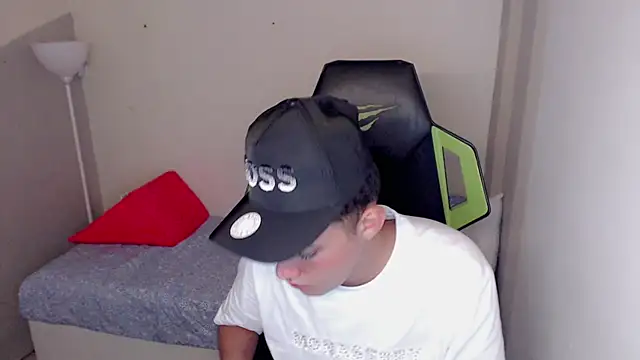 Snapshot of Street_poemm_ chatting on March 24, 9:42 pm Street poemm online show from March 24, 9:42 pm