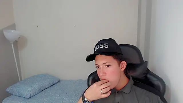 Snapshot of Street_poemm_ chatting on April 3, 3:48 am Street poemm online show from April 3, 3:48 am