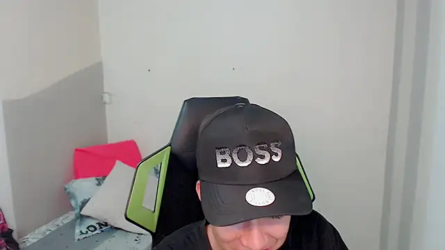 Snapshot of Street_poemm_ chatting on April 7, 8:31 pm Street poemm online show from April 7, 8:31 pm