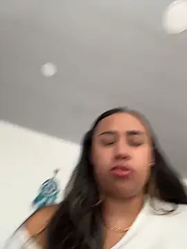 Eyssha online show from February 25, 1:43 pm