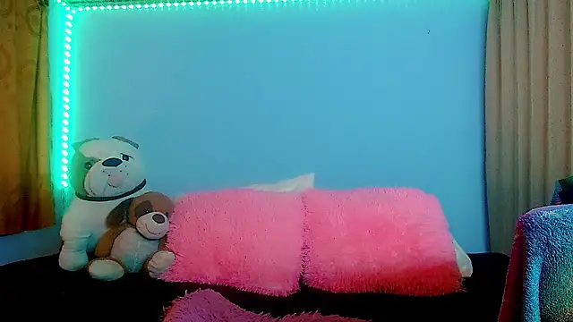 Snapshot of NikollThoms chatting on March 25, 3:45 am NikollThoms online show from March 25, 3:45 am