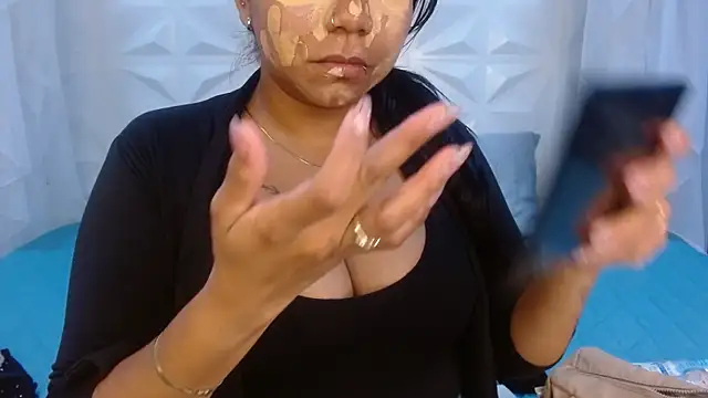 Elizabeth Suan  online show from March 27, 11:32 am