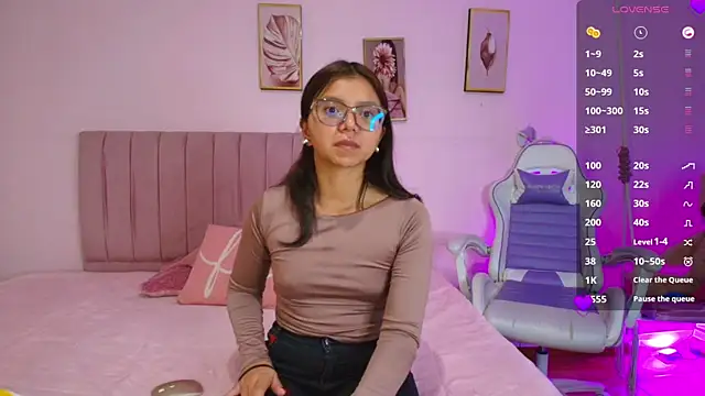 Snapshot of Zoow_bluussh chatting on March 16, 12:09 pm Zoow bluussh online show from March 16, 12:09 pm