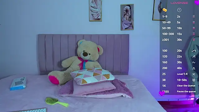 Snapshot of Zoow_bluussh chatting on March 25, 12:11 pm Zoow bluussh online show from March 25, 12:11 pm