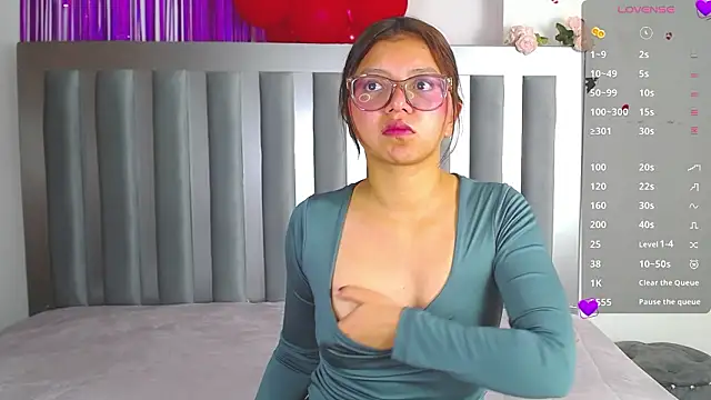 Snapshot of Zoow_bluussh chatting on March 27, 12:27 pm Zoow bluussh online show from March 27, 12:27 pm