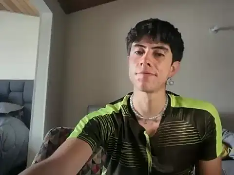 Snapshot of Stolas_ying chatting on March 17, 3:04 pm Stolas ying online show from March 17, 3:04 pm