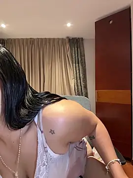 Snapshot of emilyRosett chatting on March 14, 3:12 am emilyRosett online show from March 14, 3:12 am