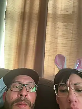 Snapshot of fun-sizedandone chatting on March 28, 1:00 pm fun-sizedandone online show from March 28, 1:00 pm