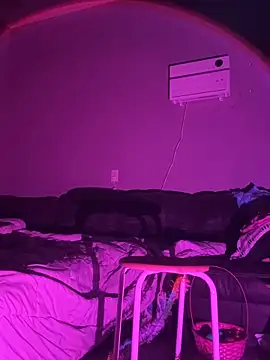 Snapshot of fun-sizedandone chatting on April 1, 8:37 am fun-sizedandone online show from April 1, 8:37 am