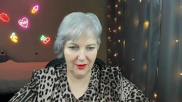 Snapshot of Mary-Leee chatting on March 6, 7:05 am Mary-Leee online show from March 6, 7:05 am